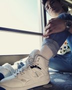 萧敬腾“歌王”戴“表王”绝配！秀新鞋兼晒131万元PP表